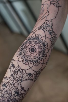  Tatouage mandala sur le bras